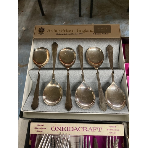 935 - A QUANTITY OF BOXED FLATWARE TO INCLUDE TEA SPOONS, DESSERT SPOONS, KNIVES, SUGAR TONGS, ETC