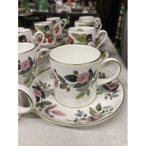 939 - A MIXED LOT OF CHINA TEAWARE TO INCLUDE WEDGWOOD 'HATHAWAY ROSE' COFFEE CANS AND SAUCERS, PARAGON 'V... 