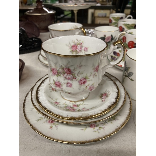 939 - A MIXED LOT OF CHINA TEAWARE TO INCLUDE WEDGWOOD 'HATHAWAY ROSE' COFFEE CANS AND SAUCERS, PARAGON 'V... 