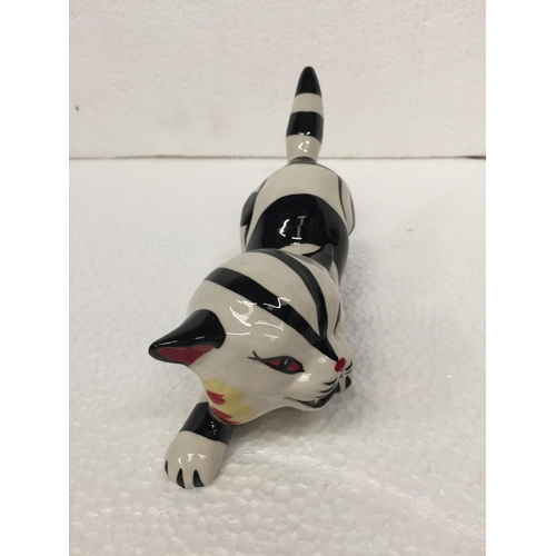 905 - A LORNA BAILEY HANDPAINTED AND SIGNED CAT CRUELLA