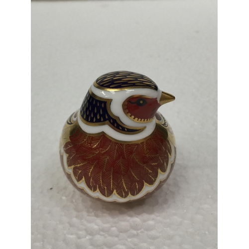 913 - A BOXED ROYAL CROWN DERBY CHAFFINCH WITH A GOLD COLOURED STOPPER