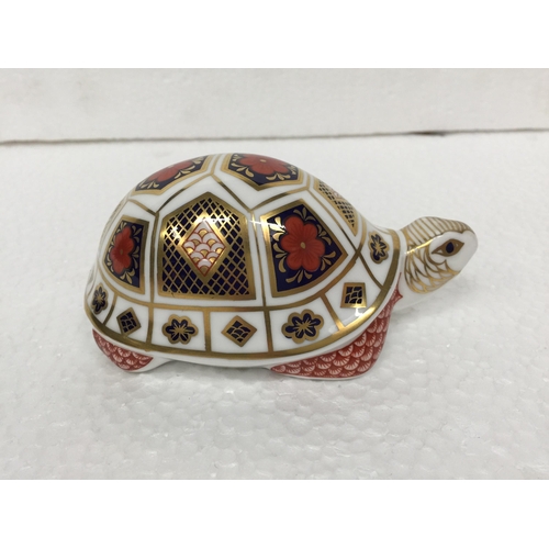 915 - A ROYAL CROWN DERBY IMARI TORTOISE (SECOND)