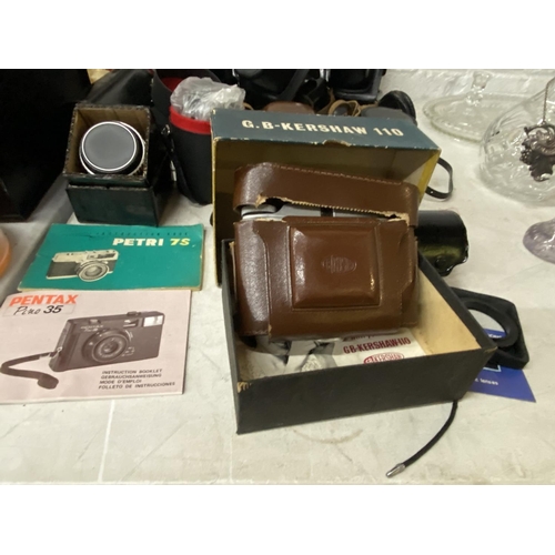 234A - A QUANTITY OF VINTAGE CAMERAS TO INCLUDE A FUJICA ZENIT EM IN CASE, G B KERSHAW 110 IN ORIGINAL BOX ... 