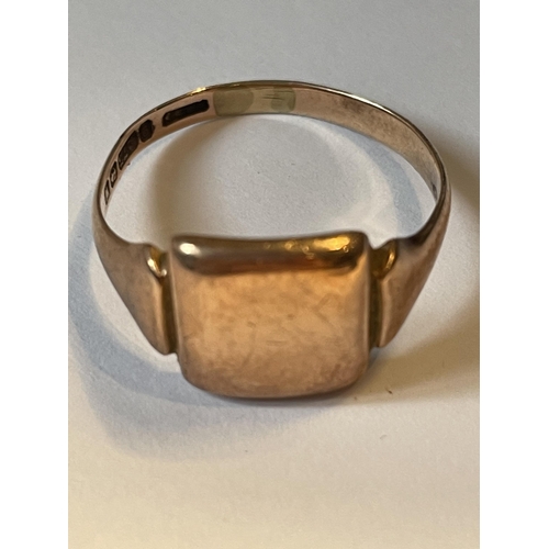 561 - A 9 CARAT GOLD SIGNET RING MARKED 375 SIZE W GROSS WEIGHT 4.92 GRAMS