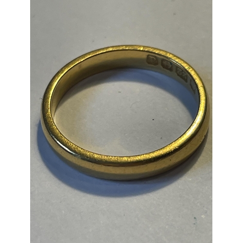 562 - A 22 CARAT GOLD WEDDING BAND SIZE J/K GROSS WEIGHT 3.14 GRAMS