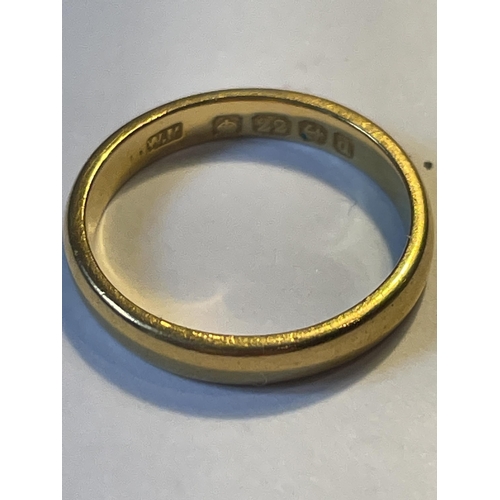 562 - A 22 CARAT GOLD WEDDING BAND SIZE J/K GROSS WEIGHT 3.14 GRAMS