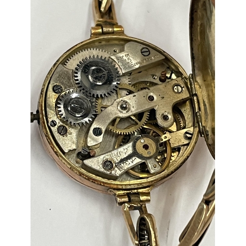 587 - A 9 CARAT GOLD WRISTWATCH WITH 9 CARAT GOLD EXPANDING STRAP