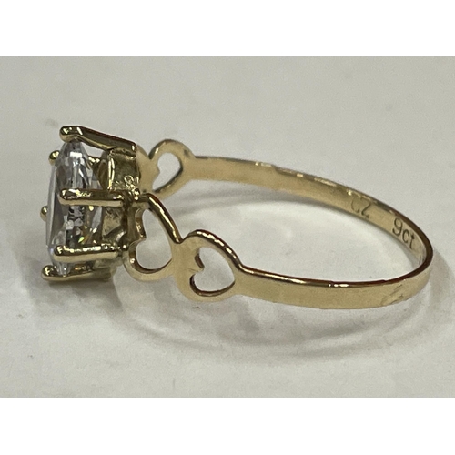 599 - A HALLMARKED 9CT GOLD RING WITH A CUBIC ZIRCONIA STONE SIZE O IN A PRESENTATION BOX