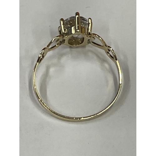 599 - A HALLMARKED 9CT GOLD RING WITH A CUBIC ZIRCONIA STONE SIZE O IN A PRESENTATION BOX