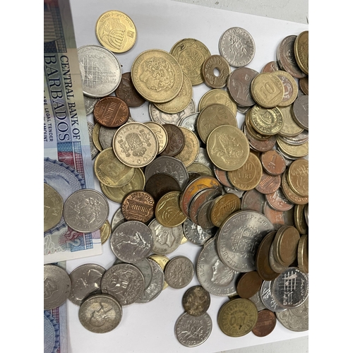 746 - A LARGE QUANTITY OF VARIOUS COINS AND NOTES