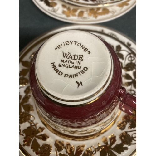 1016 - A QUANTITY OF VINTAGE WADE 'RUBYTONE' CUPS, SAUCERS AND SIDE PLATES