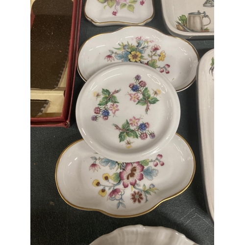 1017 - A QUANTITY OF ITEMS TO INCLUDE ROYAL WORCESTER EGG CODDLERS, COALPORT PIN TRAYS, SHERIDAN 'FISH' SQU... 