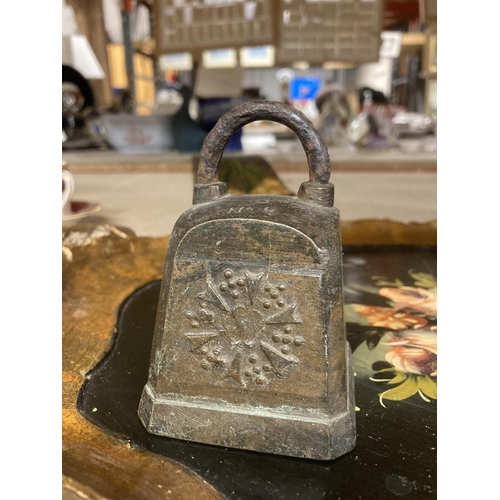 1038 - A VINTAGE PAPIER MACHE TRAY WITH FLORAL PATTERN, TWO DECORATED DOOR WEDGES AND TWO COW BELLS