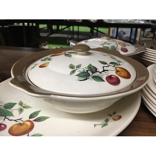 1080 - A QUANTITY OF DINNERWARE ITEMS TO INCLUDE DINNER PLATES, SERVING PLATE, TUREENS, BOWLS, SAUCE BOAT, ... 