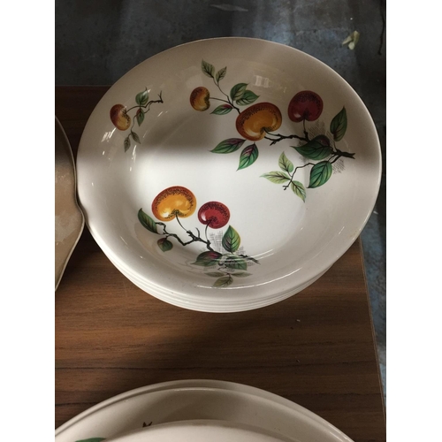 1080 - A QUANTITY OF DINNERWARE ITEMS TO INCLUDE DINNER PLATES, SERVING PLATE, TUREENS, BOWLS, SAUCE BOAT, ... 