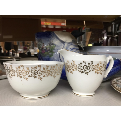 1082 - A MIXED LOOT TO INCLUDE A LARGE TEAPOT, BOOT PLANTER, ADDERLEY CREAM JUG AND SUGAR BOWL, SPODE TUREE... 