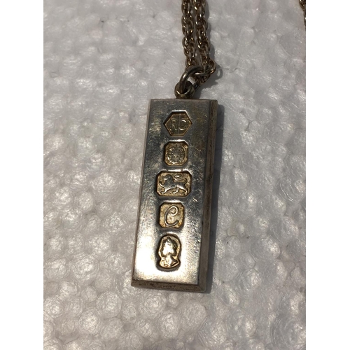 734 - A HALLMARKED SHEFFIELD SILVER JUBILEE INGOT ON A CHAIN. WEIGHT 37 GRAMS