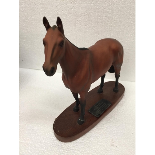 761 - A BESWICK FINE ART MODEL OF 'ARKLE' CHAMPION STEEPLECHASER ON A PLINTH