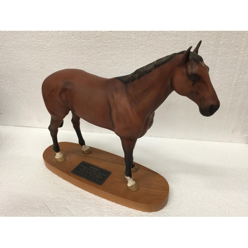 762 - A BESWICK FINE ART MODEL OF 'NIJINSKY' 1970 TRIPLE CROWN WINNER ON A PLINTH