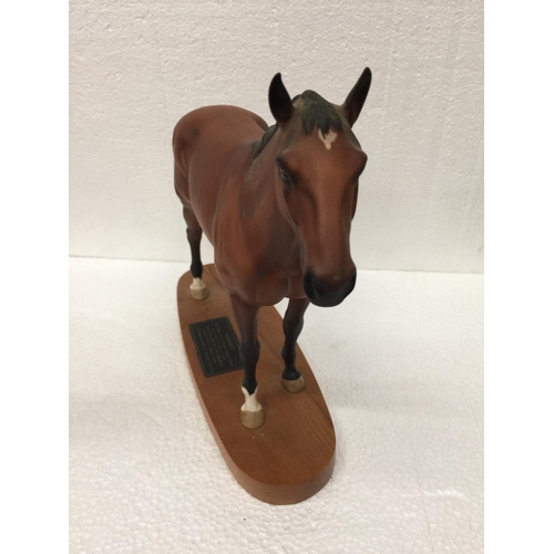 762 - A BESWICK FINE ART MODEL OF 'NIJINSKY' 1970 TRIPLE CROWN WINNER ON A PLINTH