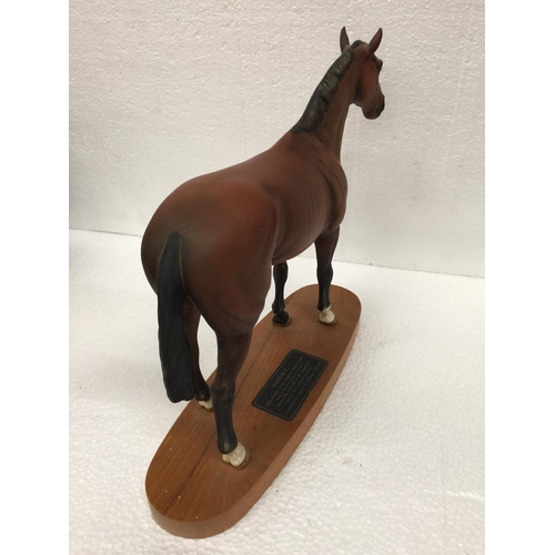 762 - A BESWICK FINE ART MODEL OF 'NIJINSKY' 1970 TRIPLE CROWN WINNER ON A PLINTH