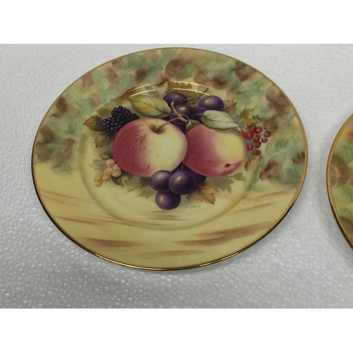 797 - TWO SANDRINGHAM COLLECTORS CABINET PLATES WITH A FRUIT DESIGN