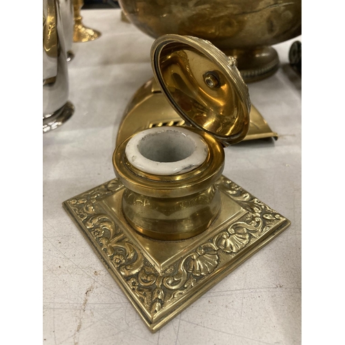 959 - TWO BRASS INKWELLS BOTH WITH LINERS, A COPPER AND BRASS BANDED STORAGE POT, 'POKER' CANON AND A BRAS... 