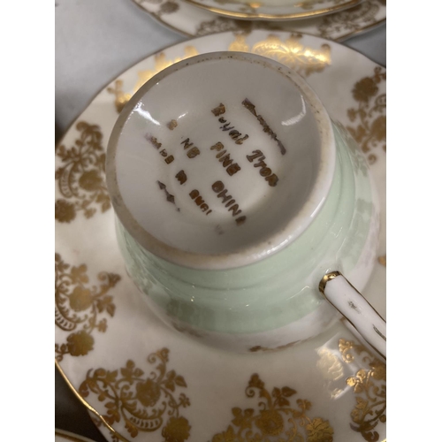 970 - A ROYAL TRON TEASET IN PALE GREEN AND GILT TO INCLUDE A CAKE PLATE, SUGAR BOWL, CREAM JUG, CUPS, SAU... 