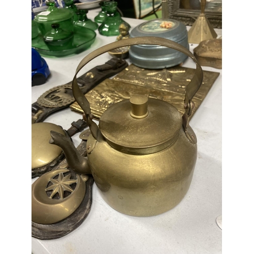 974 - A QUANTITY OF BRASS ITEMS TO INCLUDE A KETTLE, HORSE BRASSES, LETTER RACK, CANDLESTICKS, MIRROR, ETC