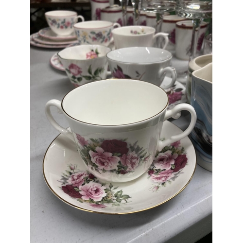 978 - A QUANTITY OF CHINA AND GLASSWARE TO INCLUDE ROYAL ALBERT 'MARGEURITE' TRIOS, ETC