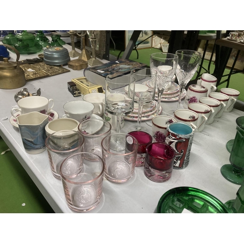 978 - A QUANTITY OF CHINA AND GLASSWARE TO INCLUDE ROYAL ALBERT 'MARGEURITE' TRIOS, ETC