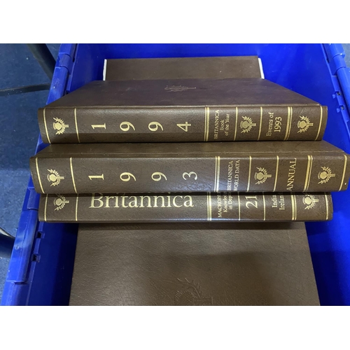 260A - A COLLECTION OF BRITANNICA MACROPAEDIAS, KNOWLEDGE IN DEPTH HARDBACK BOOKS - APPROX 20 IN TOTAL