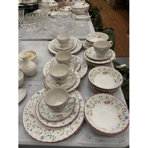 535 - A COLLECTION OF JOHNSON BROS CERAMICS TO INCLUDE TRIOS, PLATES, DISHES ETC