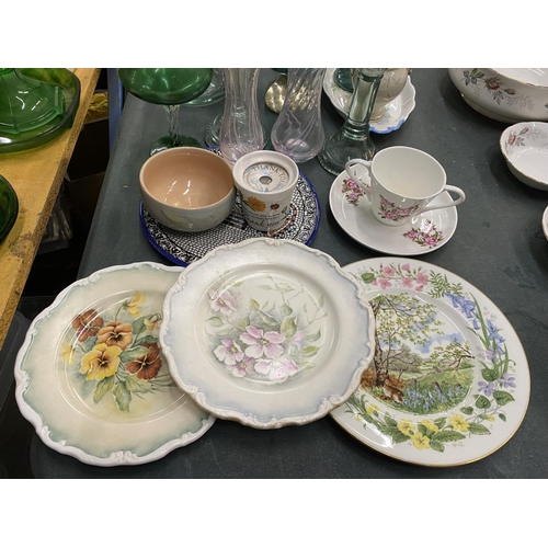 542 - VARIOUS CERAMICS AND GLASSWARE