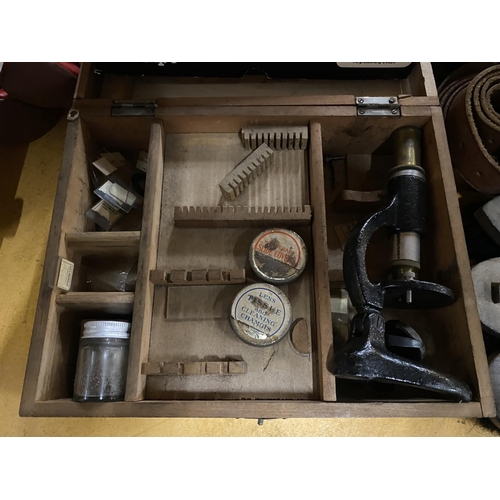 559 - A MIXED LOT TO INCLUDE SHOE SHINING BRUSHES, LEATHER BELTS, LEATHER BOWLS BAG, BELLOWS, MAGNIFYING G... 