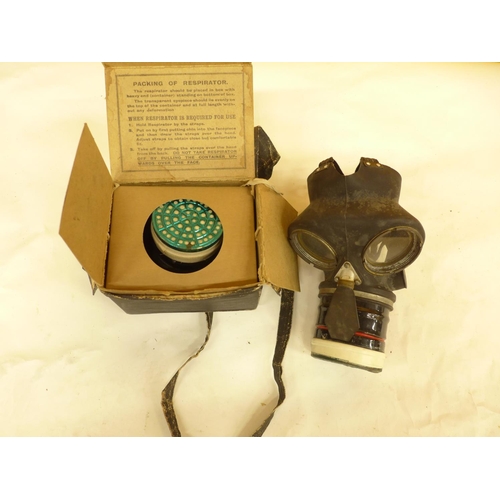 443 - A BOXED WORLD WAR II GAS MASK AND A GAS MASK DATED 1940