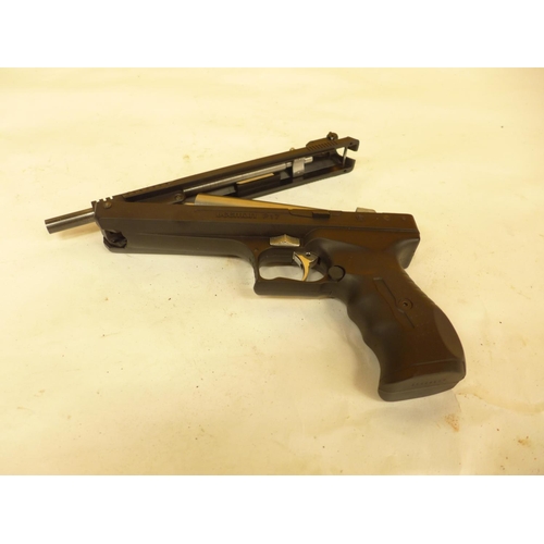 460 - A BEEMAN P17 SINGLE PUMP .177 CALIBRE AIR PISTOL, 22CM BARREL, SERIAL NUMBER 15060628, COMPLETE WITH... 