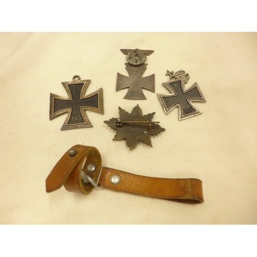 476 - A COLLECTION OF NAZI GERMANY IRON CROSS MEDALS, ENAMEL MEDAL AND A LEATHER DAGGER HOLDER OF UNKNOWN ... 