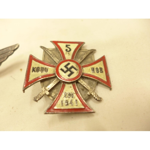 477 - A COLLECTION OF NAZI GERMANY IRON CROSS MEDALS, ENAMEL MEDAL BADGE, OF UNKNOWN AGE (5)