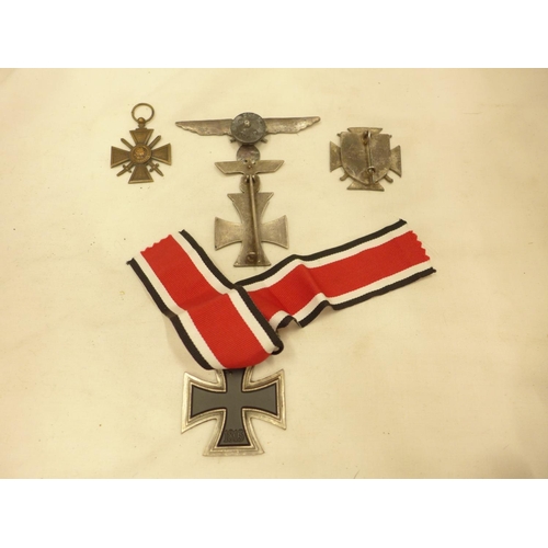 477 - A COLLECTION OF NAZI GERMANY IRON CROSS MEDALS, ENAMEL MEDAL BADGE, OF UNKNOWN AGE (5)