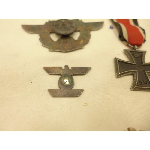 478 - A COLLECTION OF NAZI GERMANY IRON CROSS MEDALS, ENAMEL MEDAL BADGE, OF UNKNOWN AGE (5)