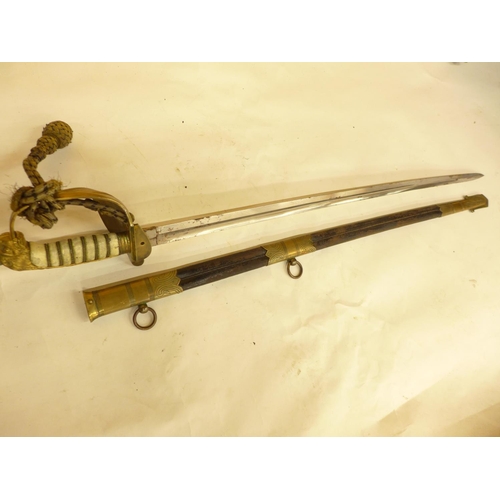 496 - A QUEEN VICTORIA NAVAL OFFICERS SWORD AND SCABBARD, 80CM BLADE, BRASS GUARD WITH SWORD KNOT