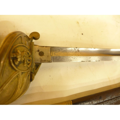 496 - A QUEEN VICTORIA NAVAL OFFICERS SWORD AND SCABBARD, 80CM BLADE, BRASS GUARD WITH SWORD KNOT