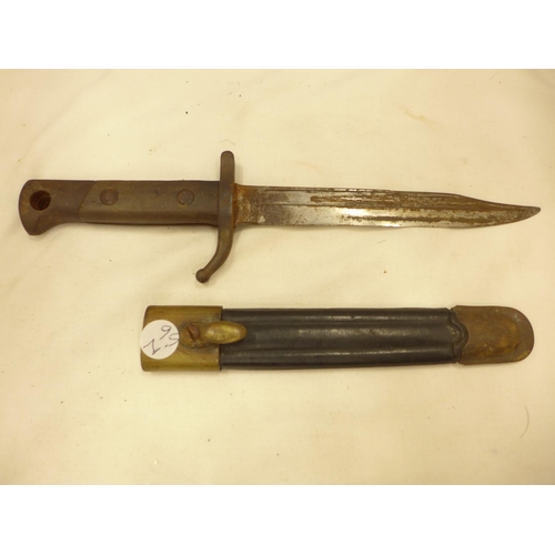 500 - AN EARLY 20TH CENTURY BAYONET AND SCABBARD, 17.5CM BOWIE BLADE