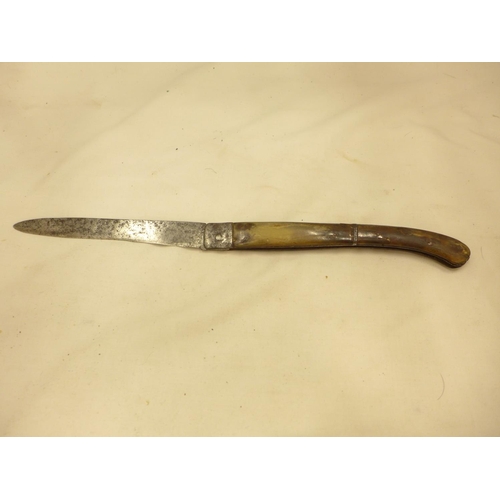 501 - A VINTAGE FOLDING KNIFE WITH HORN GRIP, 14CM BLADE