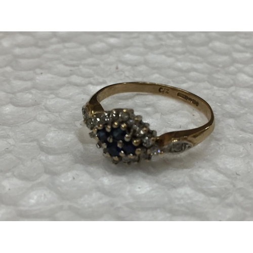 608 - A 9 CARAT GOLD RING WITH A CLUSTER OF SAPPHIRE AND CUBIC ZIRCONIA SIZE O