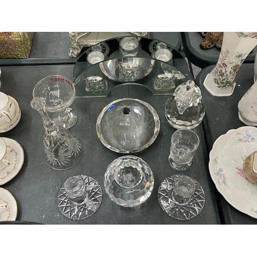 111 - A QUNATITY OF GLASSWARE TO INCLUDE AN ARCHED TEALIGHT HOLDER, PRISM, CANDLE HOLDERS, A LARGE PEAR, E... 