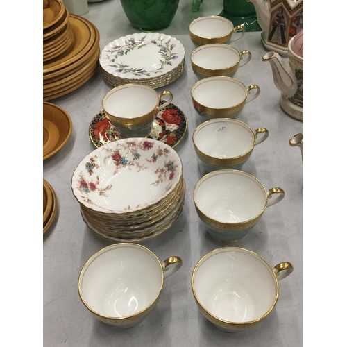 184 - A QUANTITY OF AYNSLEY CUPS PLUS A ROYAL CROWN DERBY 'PEONY' PLATE, ROYAL ALBERT 'BRIGADOON' PLATES, ... 