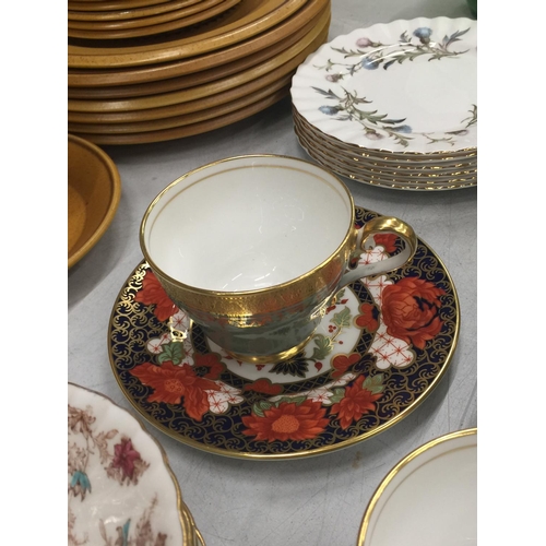 184 - A QUANTITY OF AYNSLEY CUPS PLUS A ROYAL CROWN DERBY 'PEONY' PLATE, ROYAL ALBERT 'BRIGADOON' PLATES, ... 