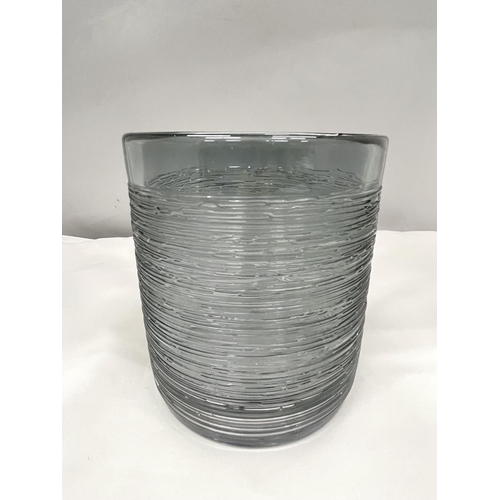 13 - A SPUN GLASS VASE POSSIBLY BY BENGT EDENFELDT 15CM HIGH